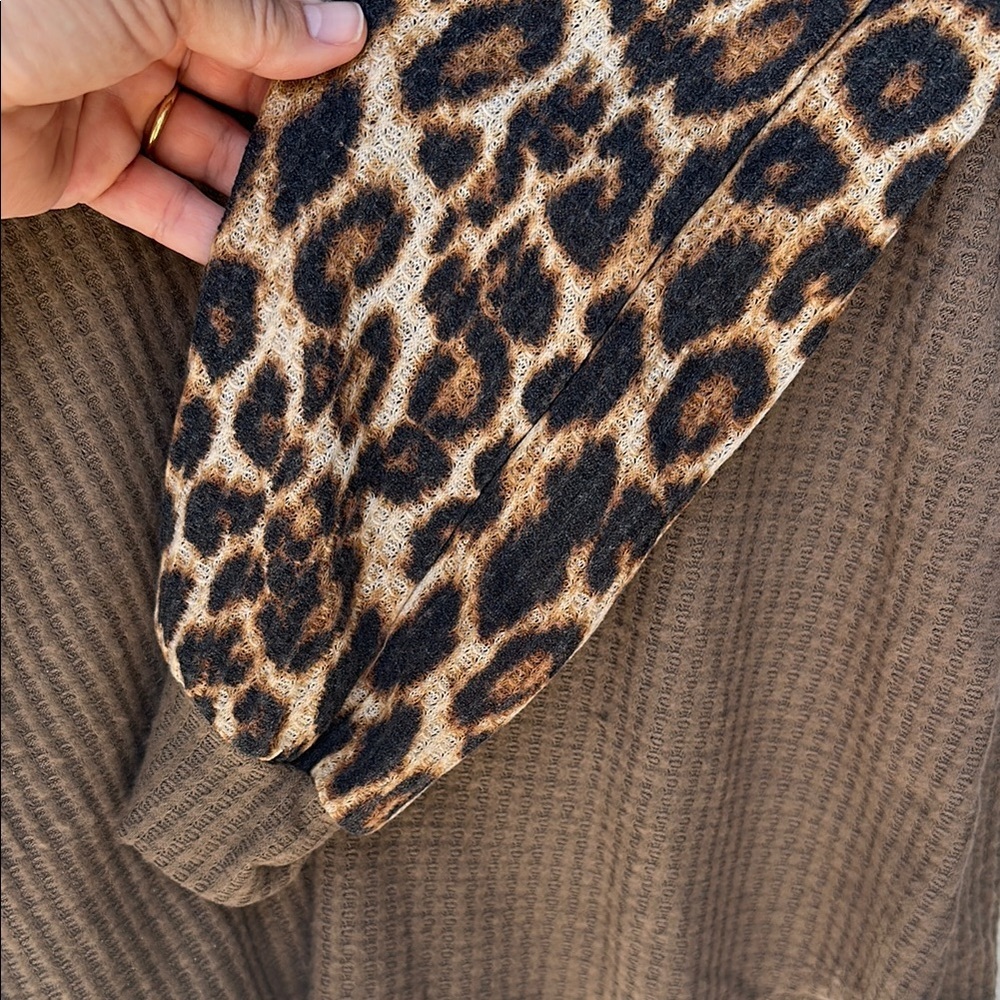 Brown Ribbed Blouse with Leopard Print Sleeves - Picture 5 of 10